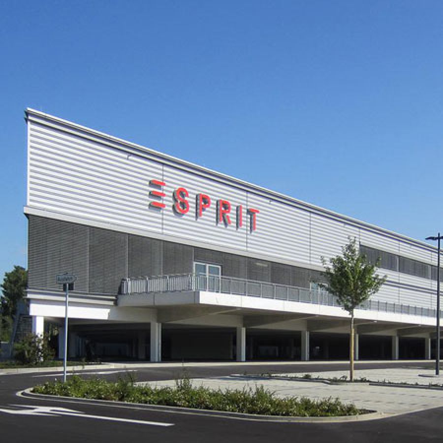 Esprit Outlet in Ratingen, Fassade, Aluminiumfenster - LANSING Metallbau