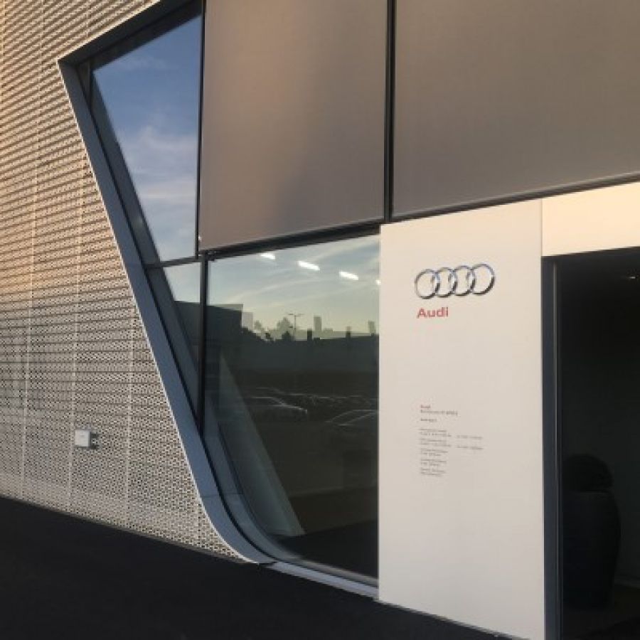 Audi_Krefeld_Autohaus_Fassade